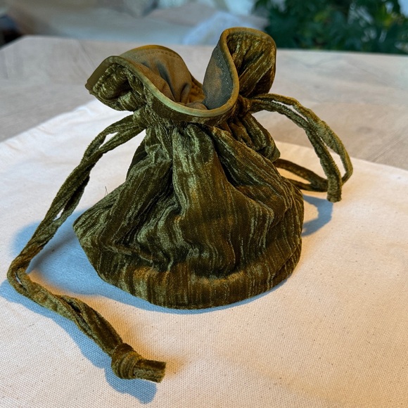 SÉZANE Crushed Velvet Pouch in Ochre - Limited Holiday Edition - Brand New - Picture 3 of 5